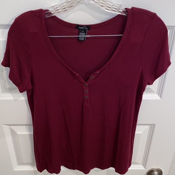RUE21 Sz S Short Sleeve Henley Tee Maroon Stretch Slinky Thin Material Oversized - Picture 2 of 8